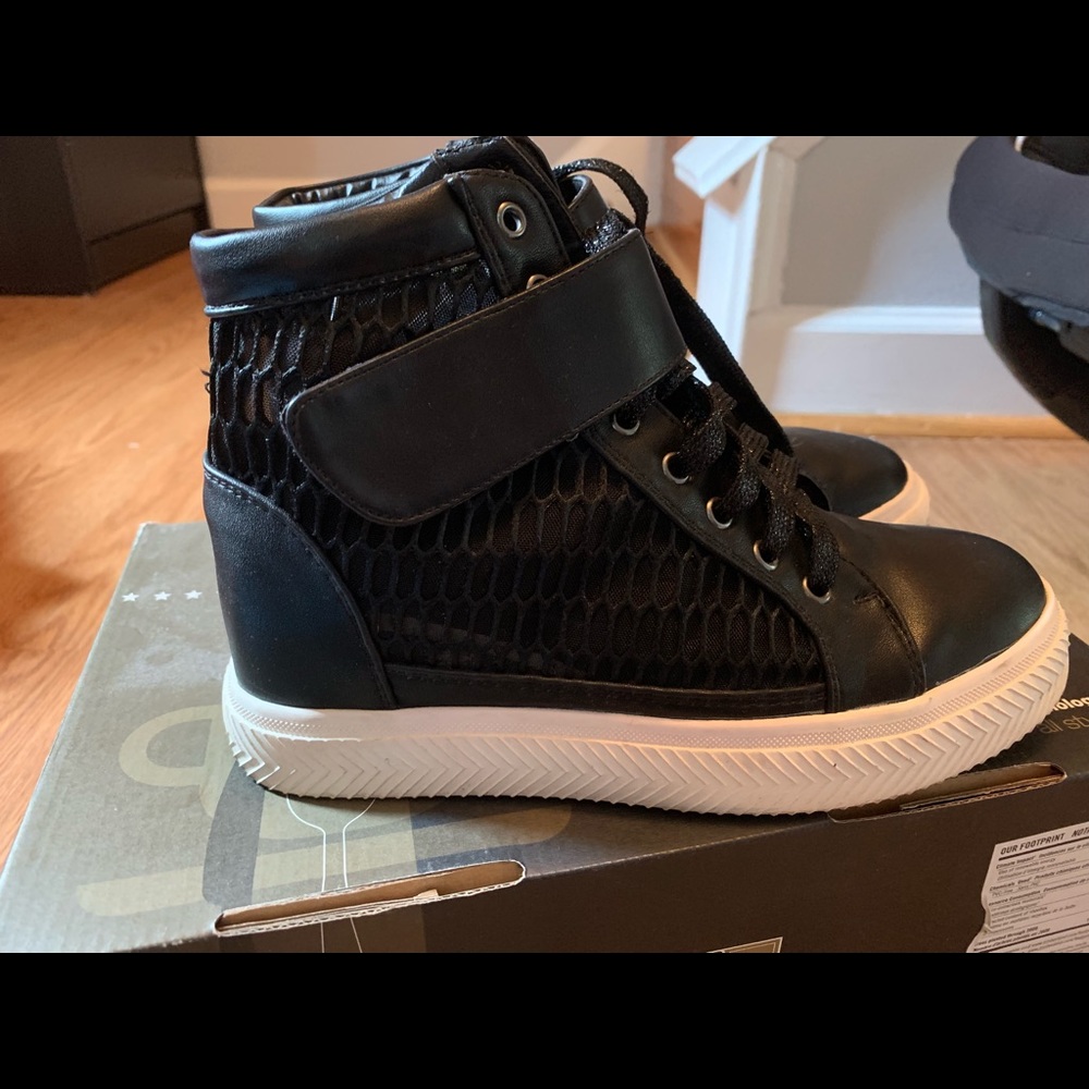 Shoes - Picture 2 of 2